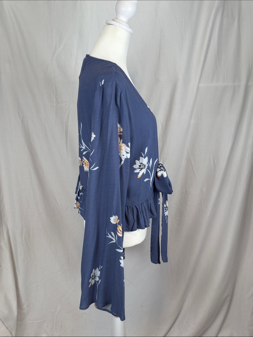 Women's LA Hearts Long Sleeved Tie Front Floral Blouse Boho NWT Medium - Picture 3 of 11
